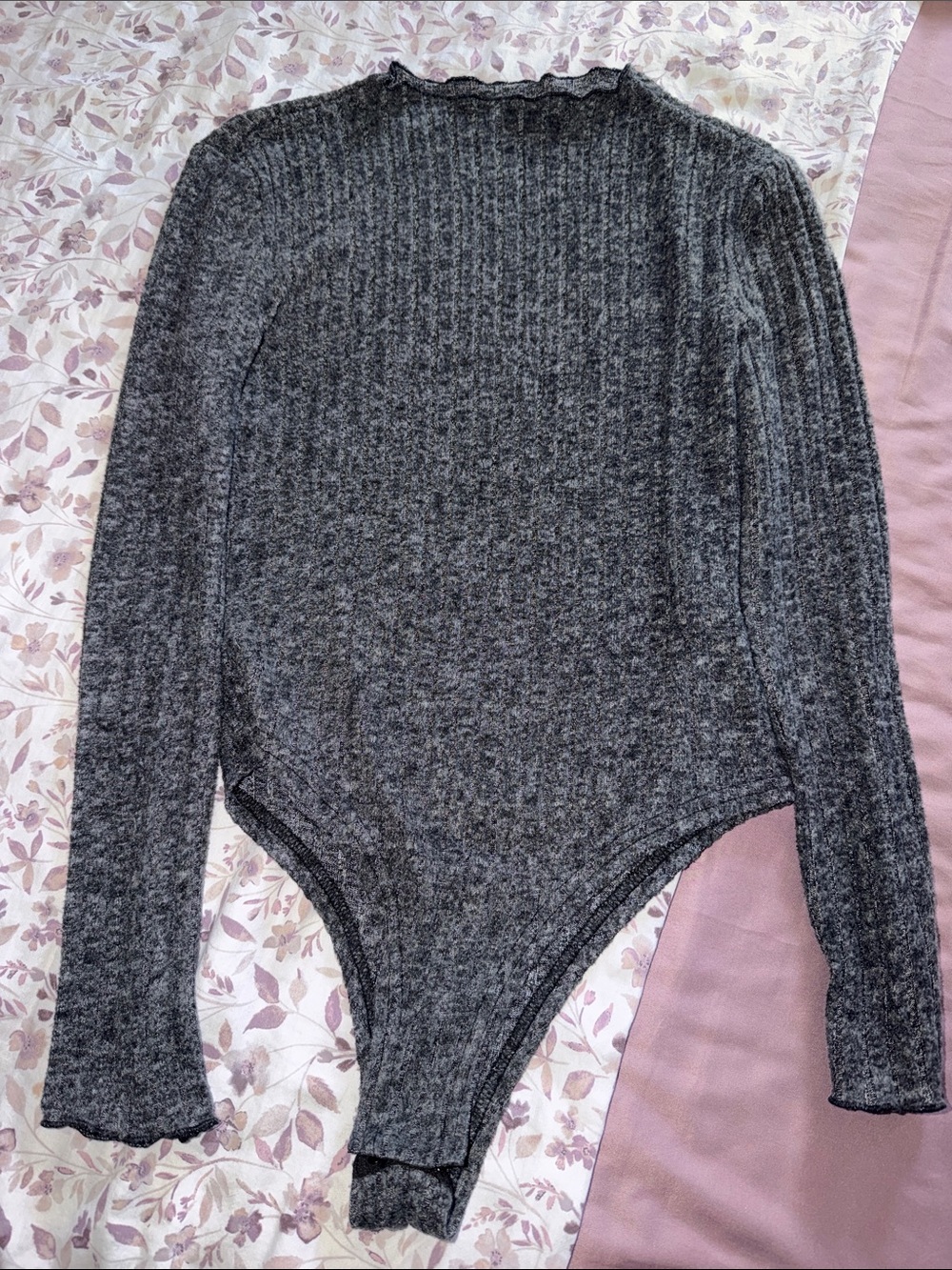 SHEIN Gray Ribbed Long-Sleeve Bodysuit